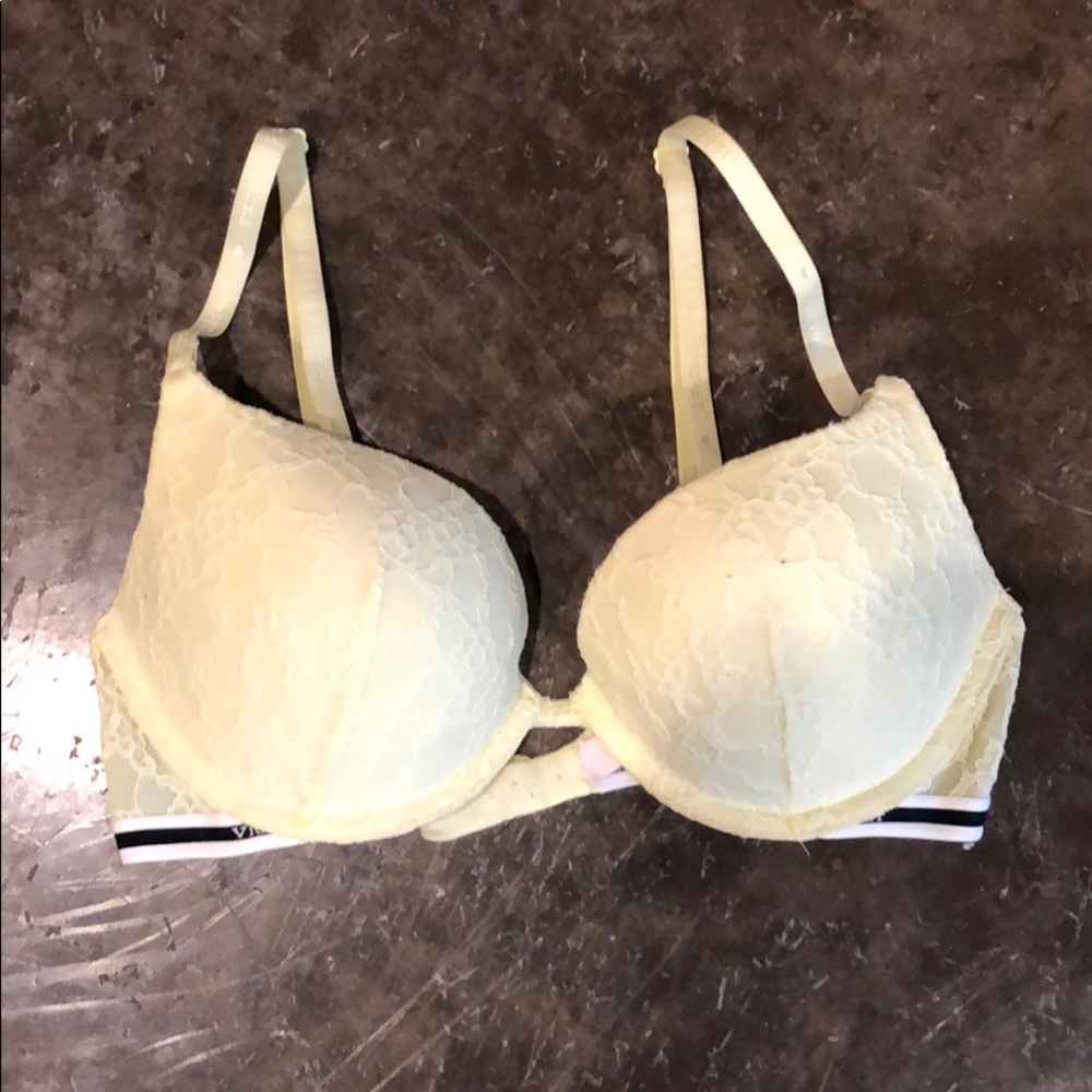Victoria’s Secret Underwire Bra